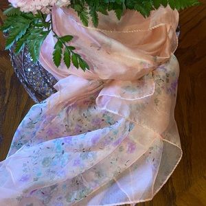 ⬆️ SOLD Cejon Peach Floral Scarf🧣